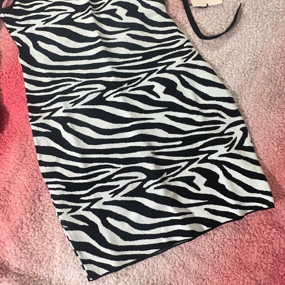 Superdown x Revolve zebra bodycon skintight dress sleeveless - Picture 4 of 9